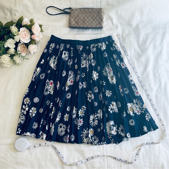 Pleated Floral Print Midi-Skirt - Picture 2 of 6